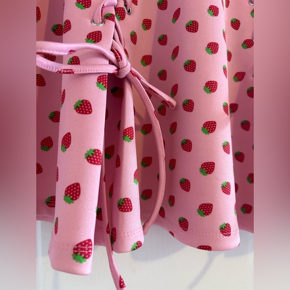 Hot Topic Pink Strawberry Pattern Laced In Bows Mini Pleated Skirt Size US L - Picture 5 of 8